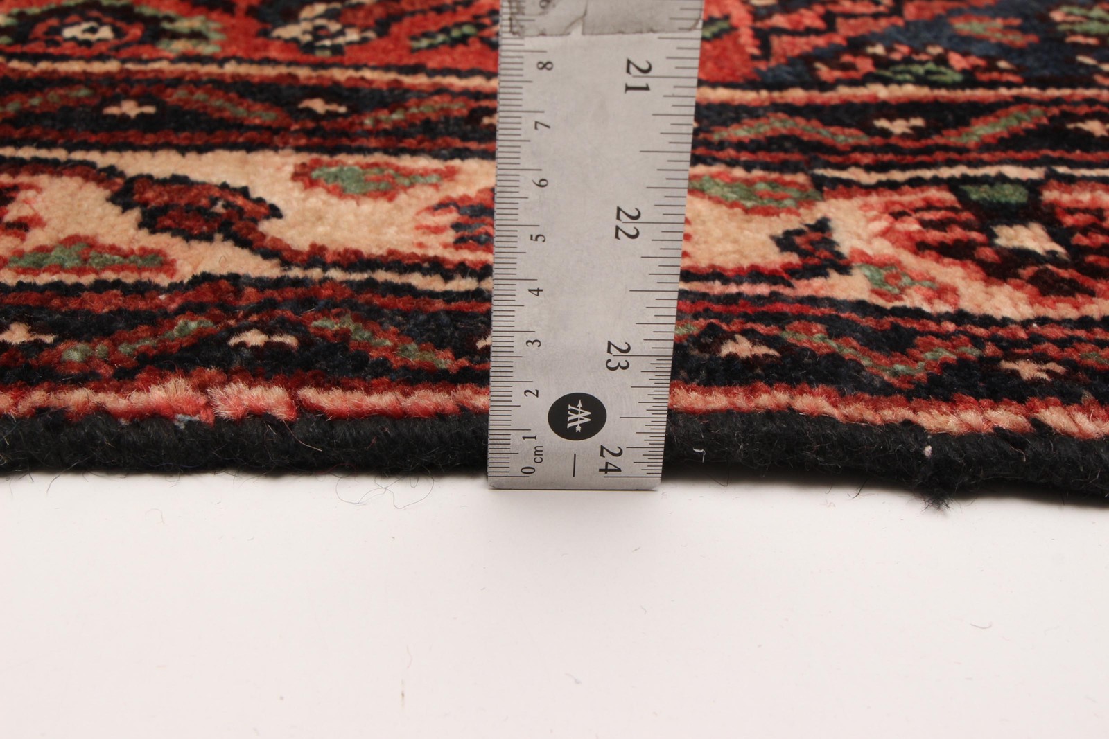 Vintage 3’5″ x 8’11” Traditional Hand Knotted Vegetable Dye Wool Area Rug