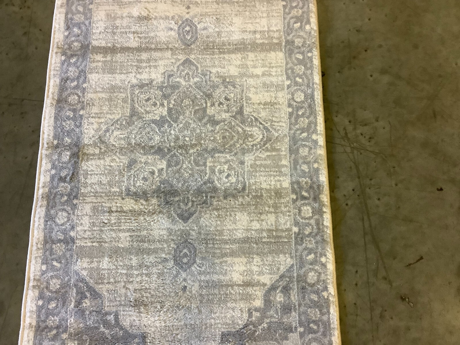 CREAM / GREY 2′-0″ x 22′-0″ Flaw in Rug, Reduced Price 1172676538 BNT865B-222