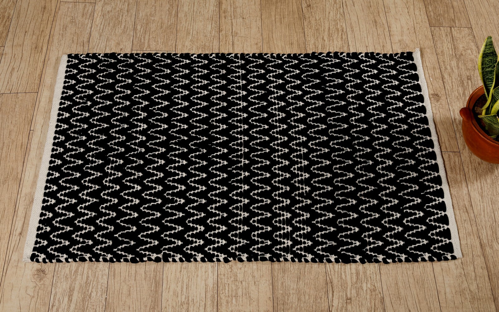 2X3 Feet Rectangle White Black Braided Chindi Area Rag Rug Hand Woven Fabric Rug