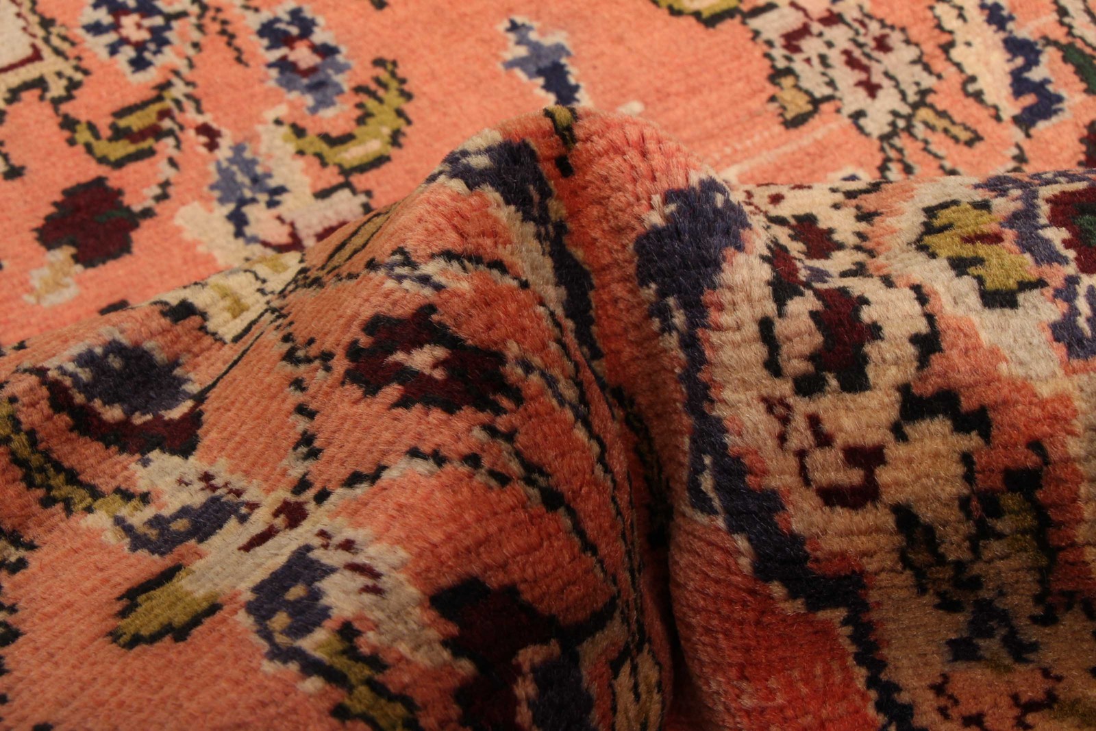 Vintage 2’4″ x 5’4″ Traditional Hand Knotted Vegetable Dye Wool Area Rug