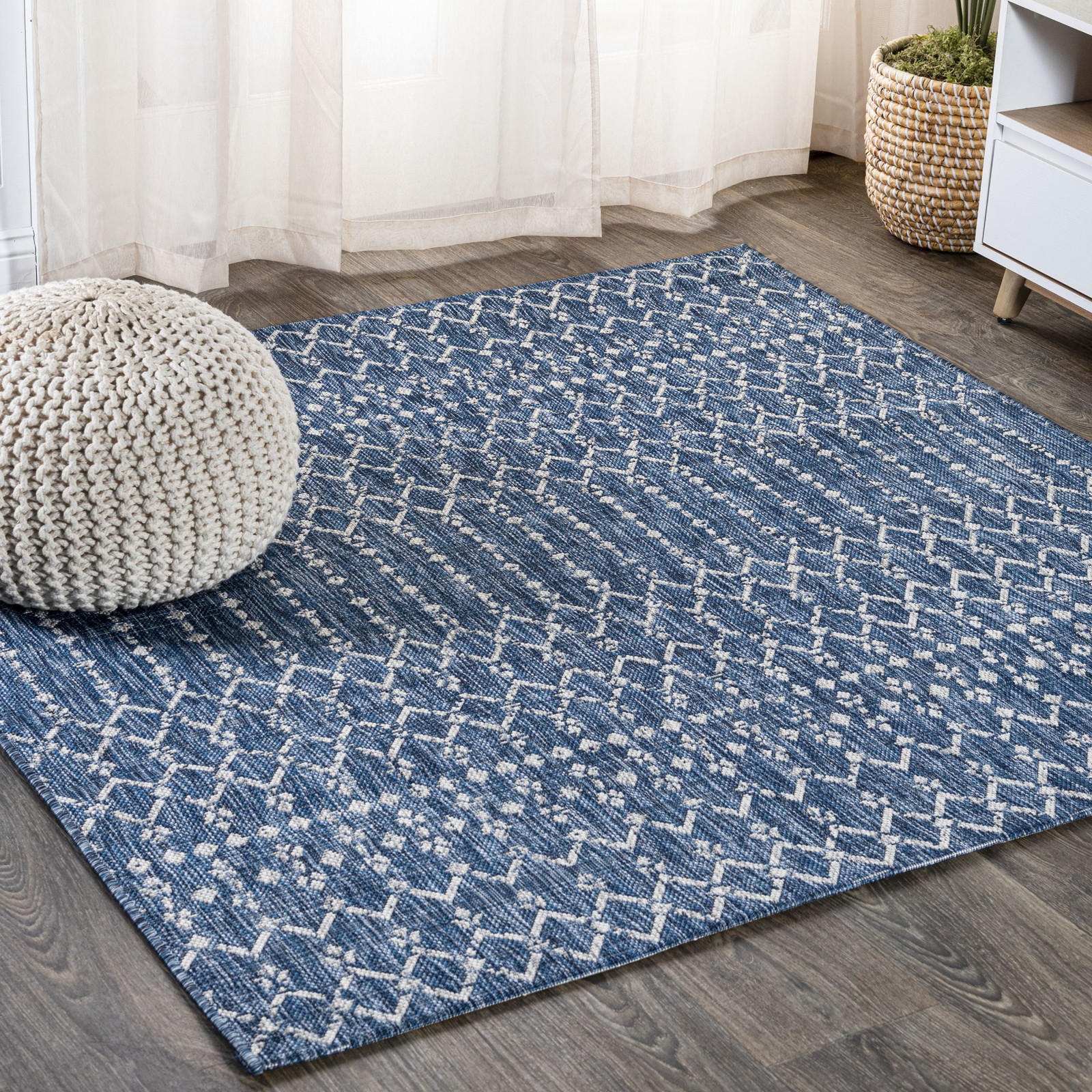JONATHAN Y Lighting SMB108-5SQ Santa Monica 5-1/4′ x 5-1/4′ – Navy / Light Gray