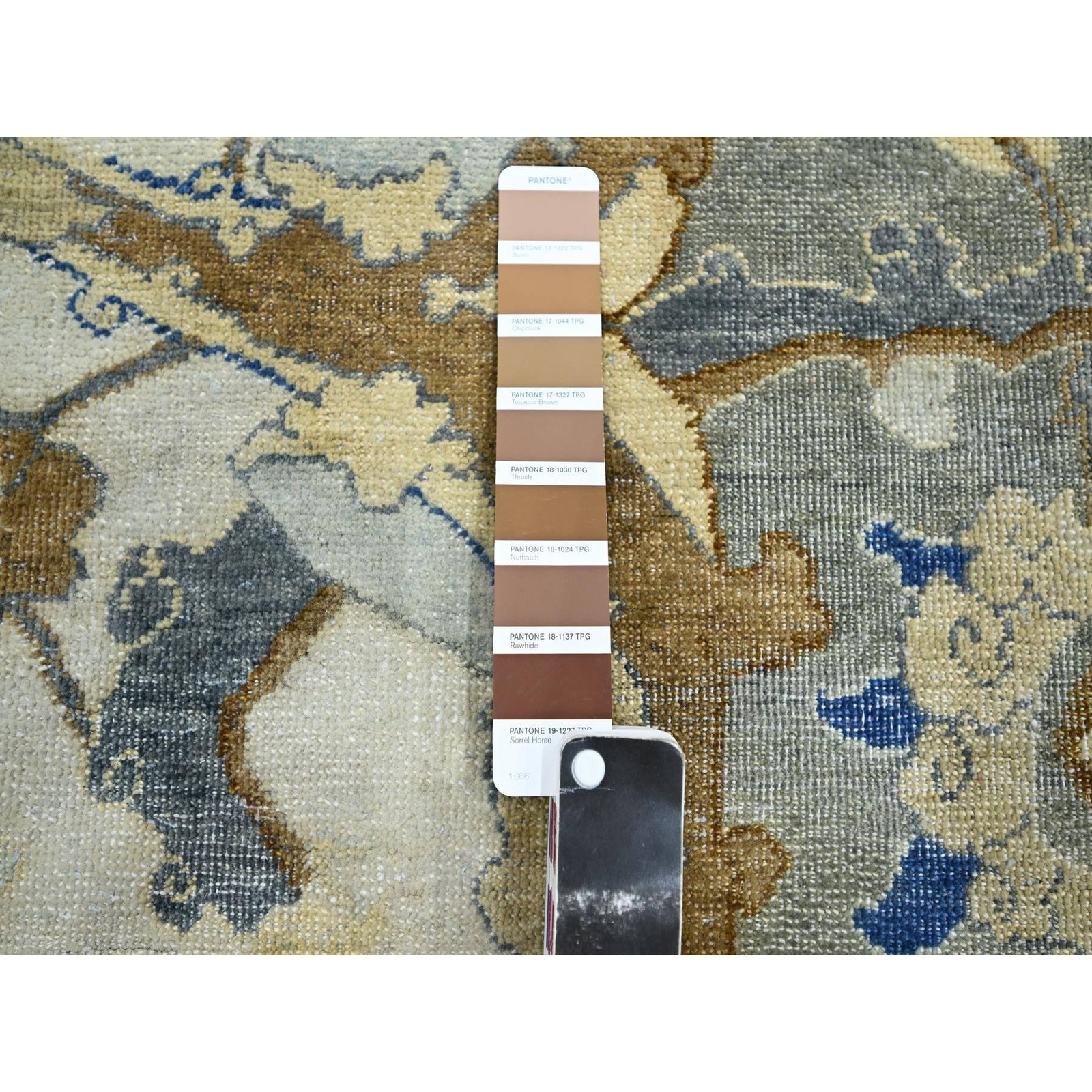 8’1″x10’2″ Ivory Zoroastrian Ispahan Inspired Hand Knotted 100% Wool Rug R75472