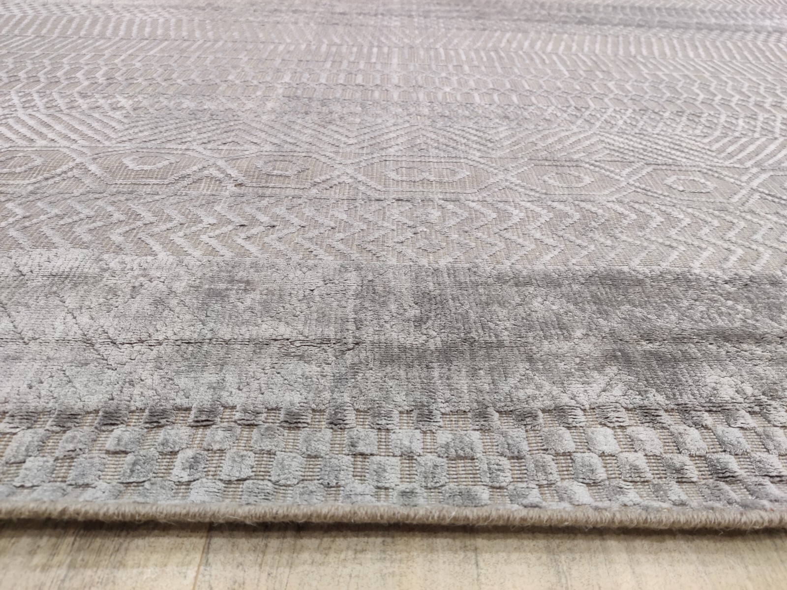 Modern Area Rug for Living Room Loom-made Woven Grey Wool Viscose 7 x 10 ft