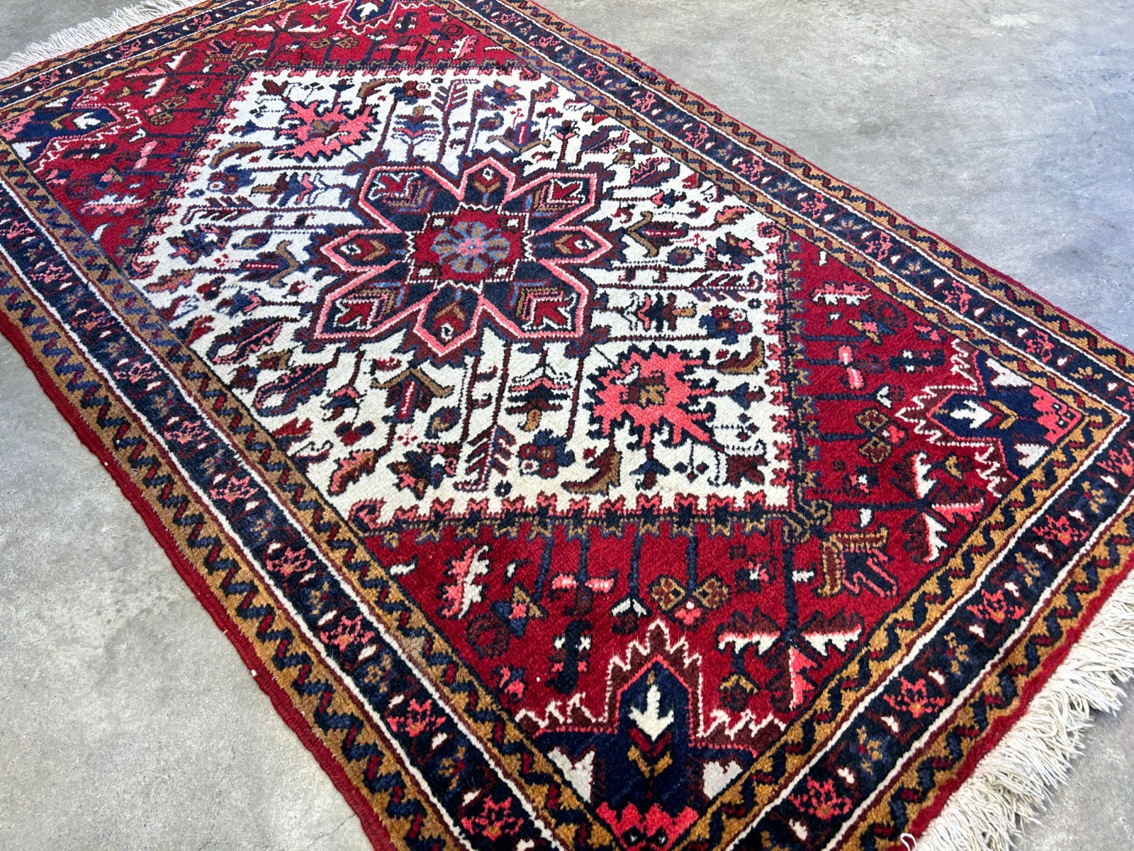 3’1″x5′ Hand-Knotted 100% Wool Pile Herize Rug