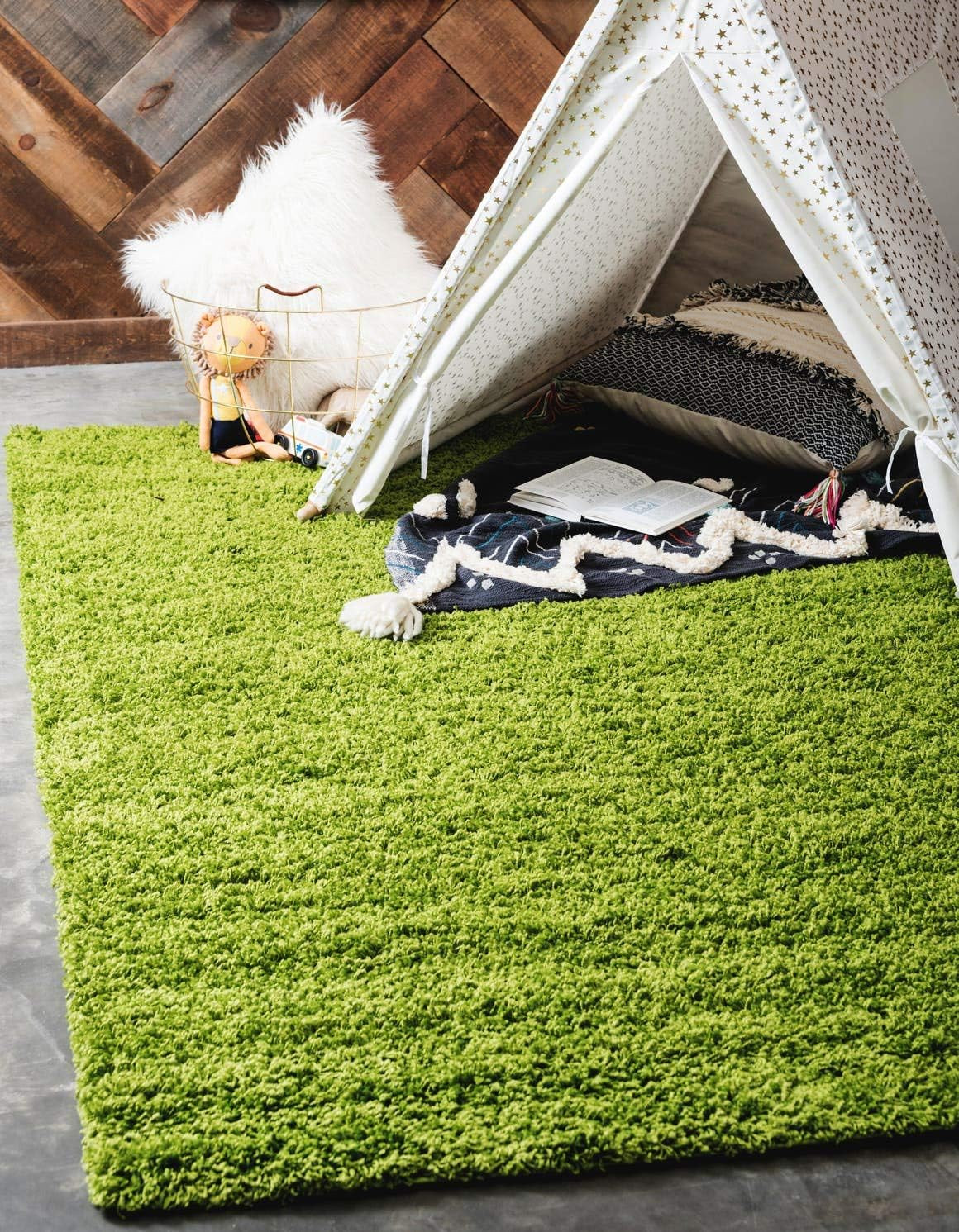 Solid Shag Collection Area Rug (2′ X 3′ 1″ Rectangle, Grass Green)