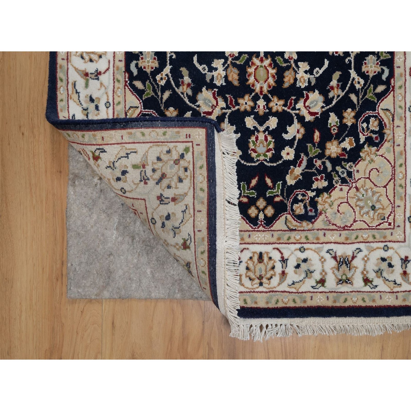 2’8″x4’2″ Navy Nain Medallion Design Hand Knotted Wool and Silk Mat Rug R91533