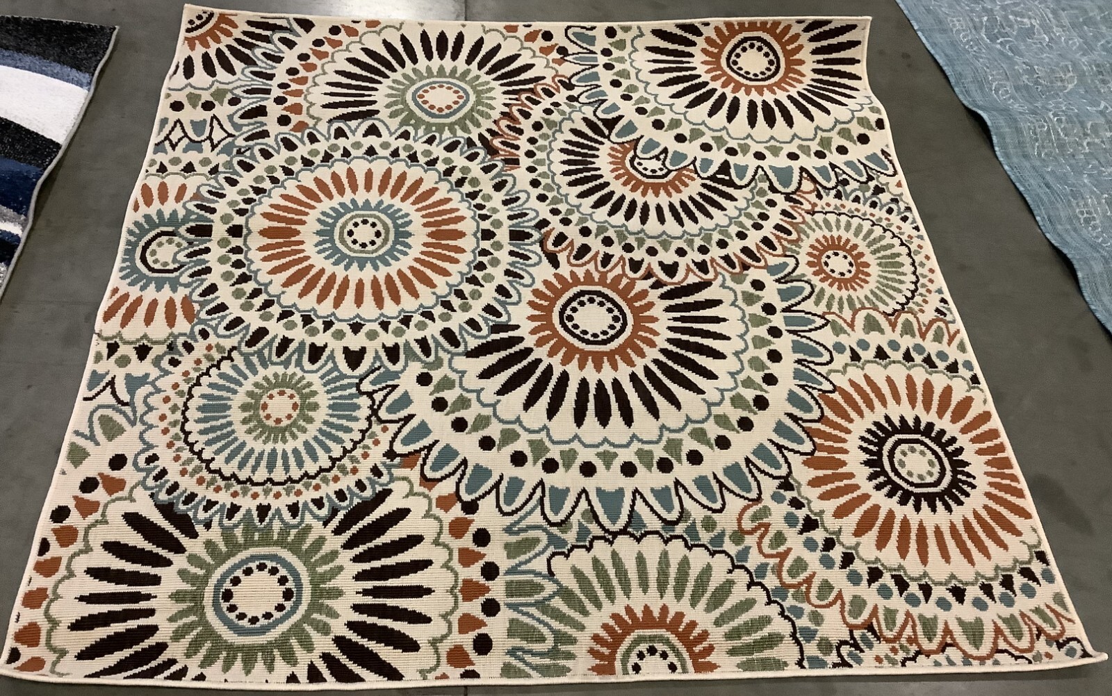 CREAM / CHOCO 5′-3″ x 5′-3″ Flaw in Rug Reduced Price 1172675172 VER091-0712-5SQ