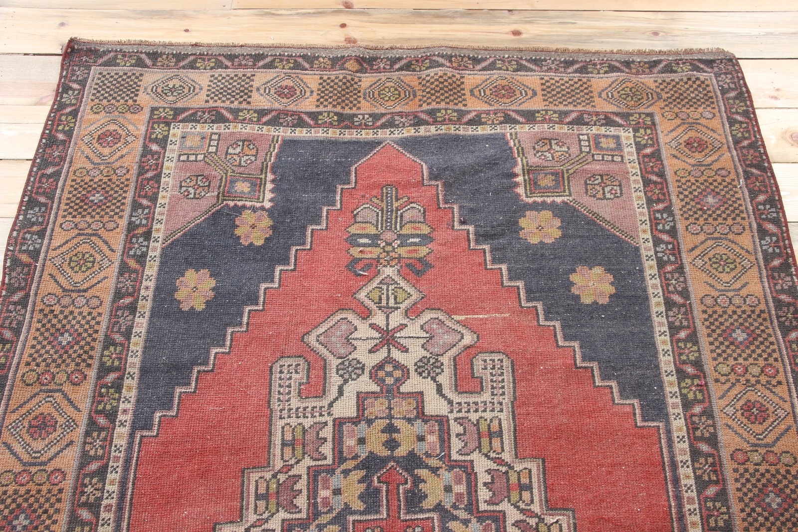 Vintage Turkish Area Rug 4,8×7,7 ft, Red Blue Geometric Rug