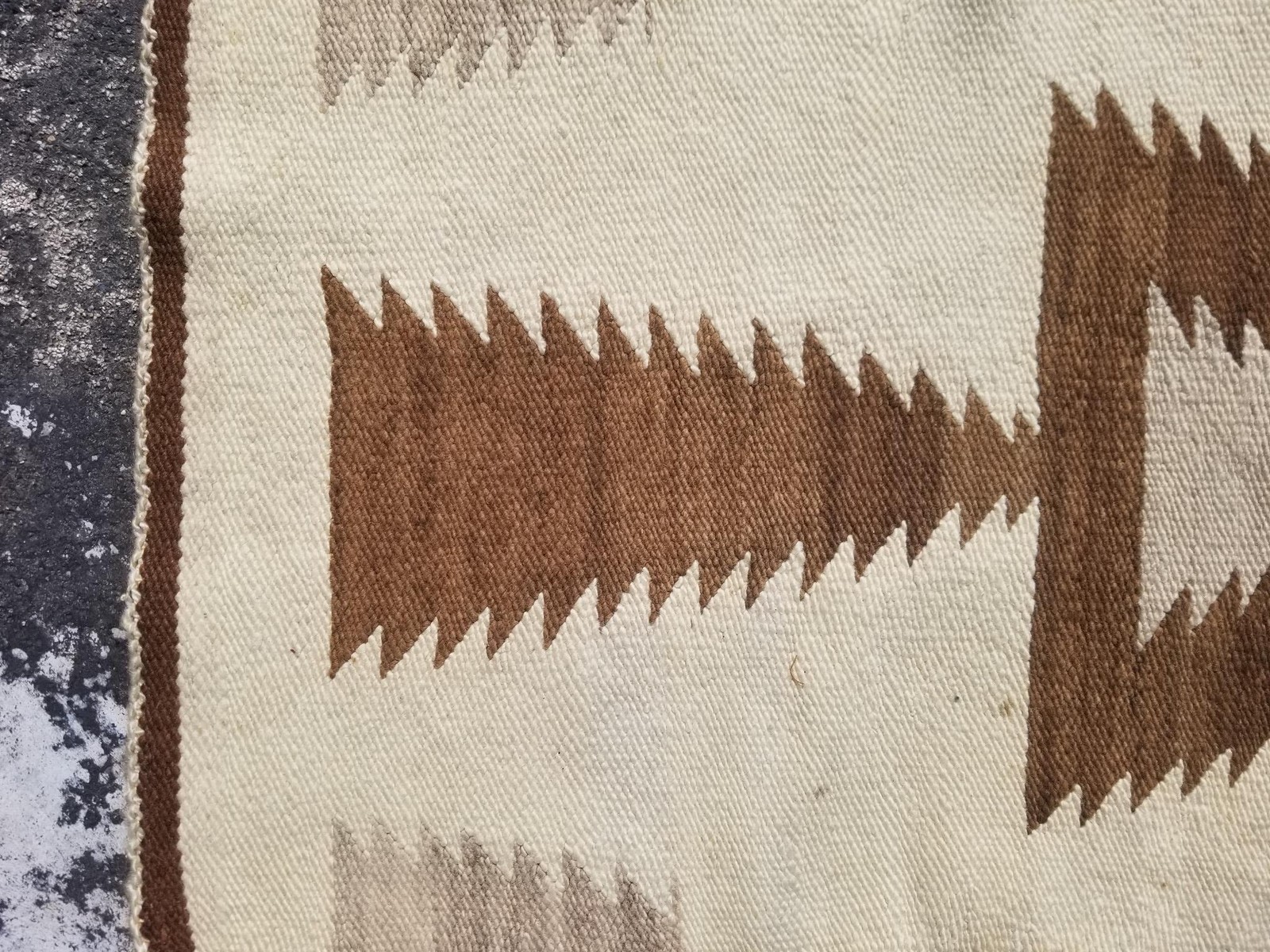 Vintage Handmade Native American Navajo Serrated Diamond Wool Rug 2.7×1.2ft