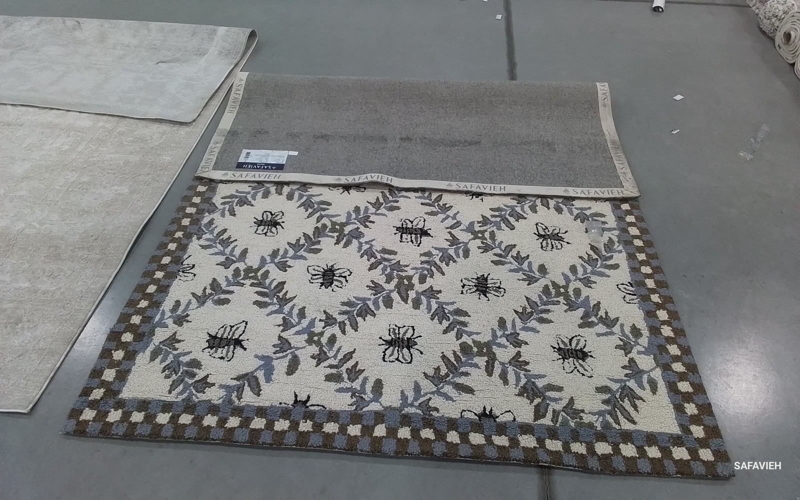 IVORY / LIGHT BLUE 5′-3″ x 8′-3″ Back Stain Rug Reduced Price 1172801862 HK55G-5