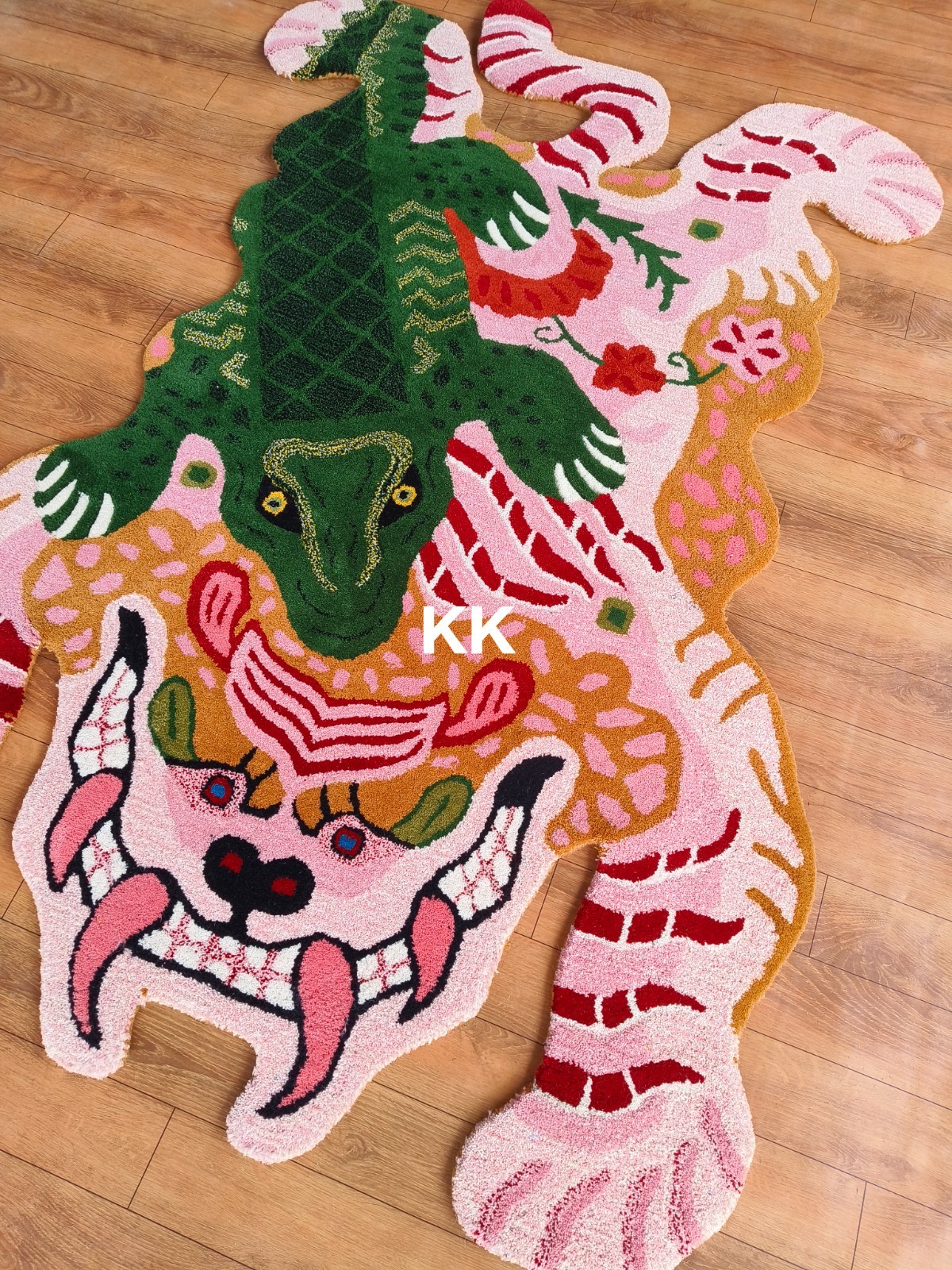 Crocodile Tibetan Tiger Rug Handmade 100% Woolen Hand Tufted For Home Decoration