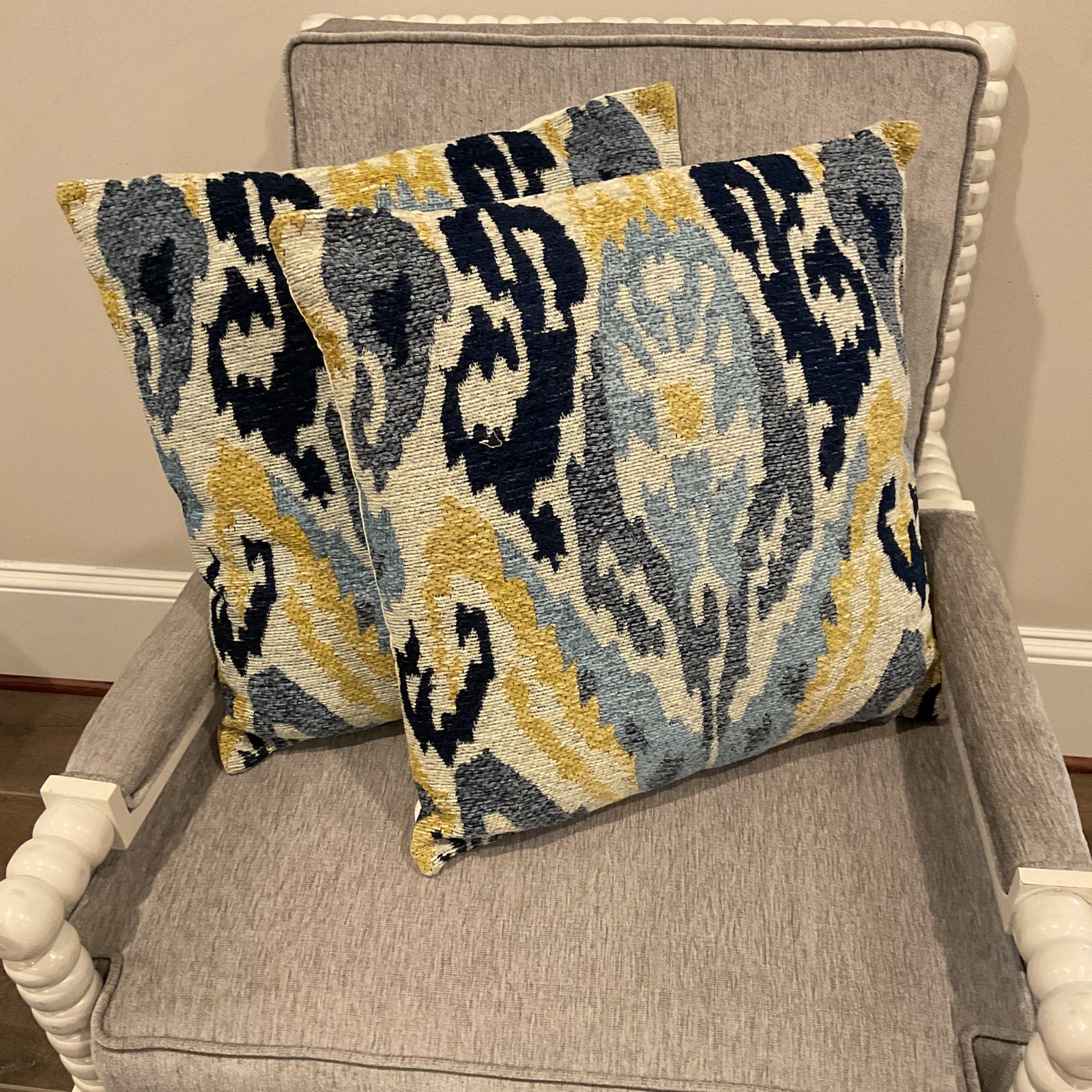 Handmade 20″ x 20″ Chenille Throw Pillow Set