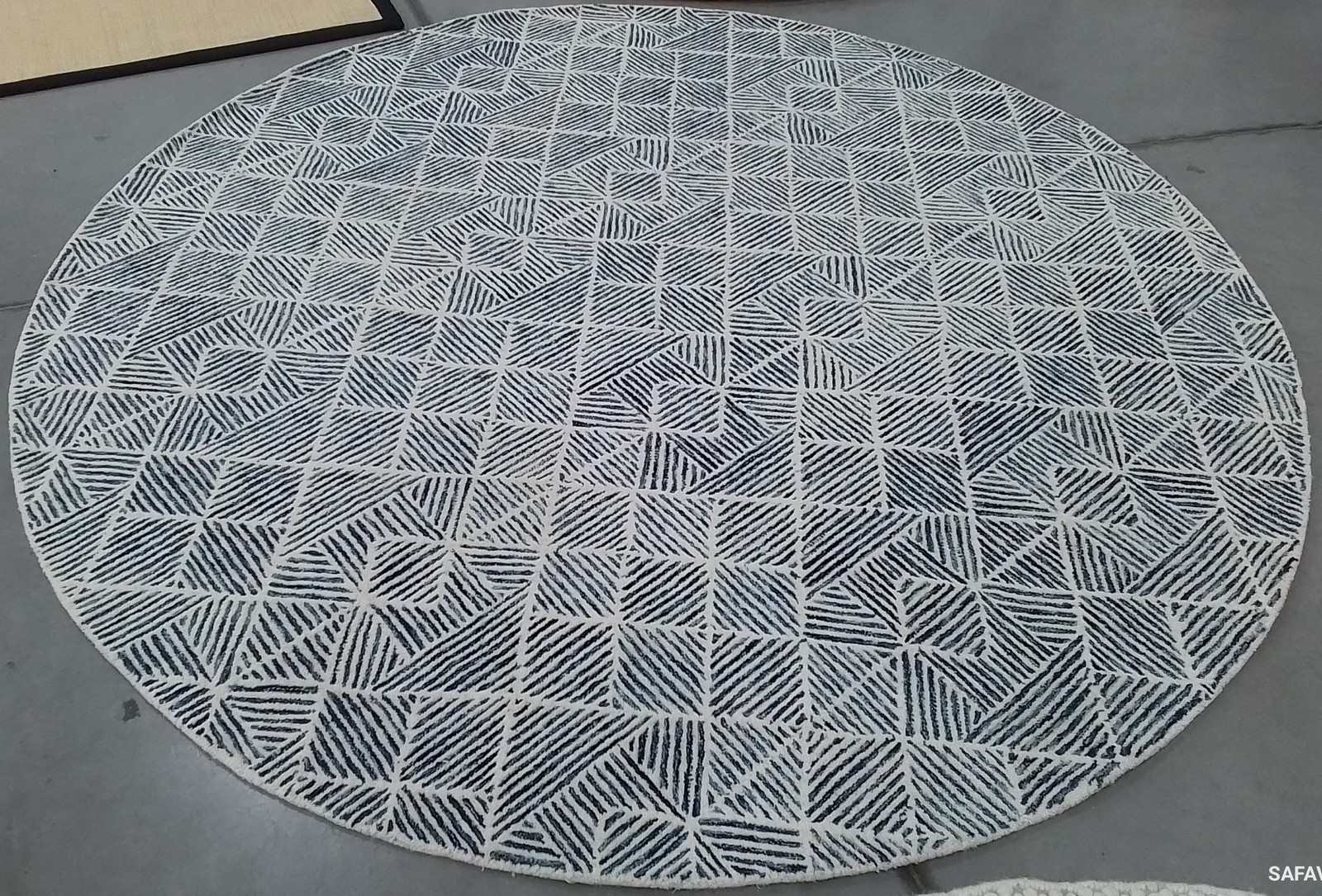 BLUE / IVORY 8′-0″ x 8′-0″ Cut on Rug, Reduced Price 1172803301 ABT763M-8R