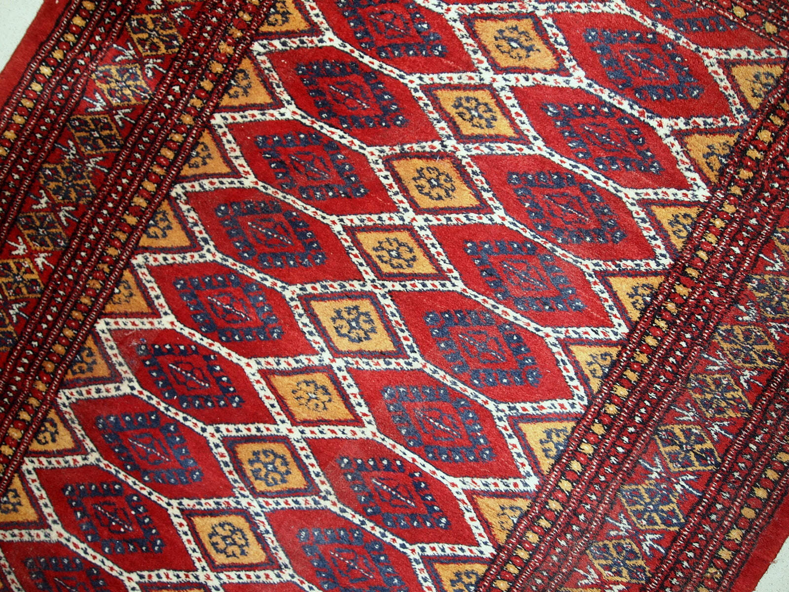 Handmade vintage Uzbek Bukhara rug 3.3′ x 4.9′ (100cm x 152cm) 1960s – 1C726