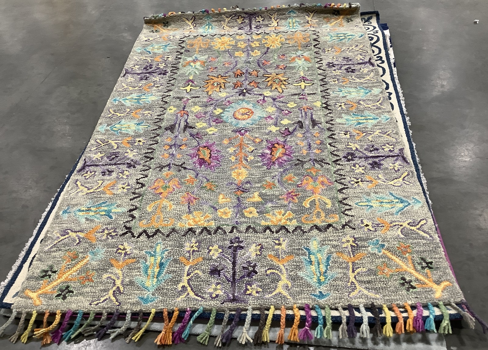 GREY / MULTI 5′-0″ x 8′-0″ Back Stain Rug, Reduced Price 1172685396 BLM453A-5