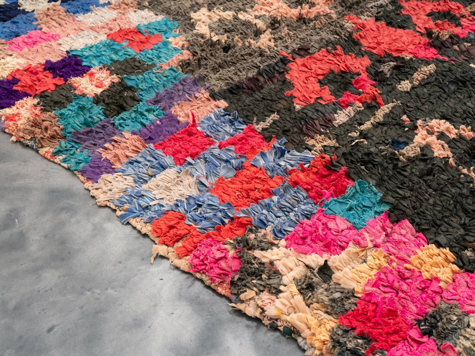 Black Area Rug 210 x 130 cm / 7 × 4 ft Moroccan pink Handmade Vintage carpet