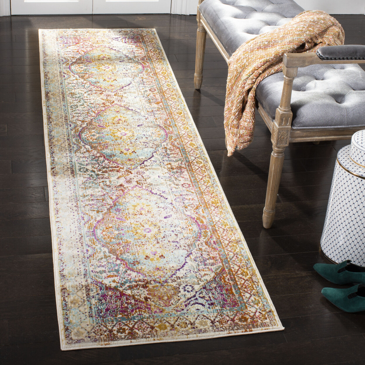SAFAVIEH Baldwin Collection BDN189A Ivory / Fuchsia Rug