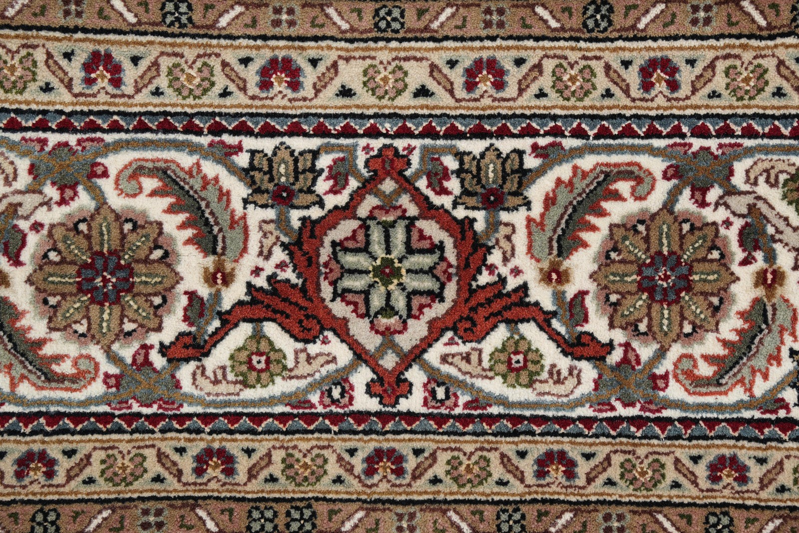 8.1 x 11.6 Finer Weave Handmade Rug Wool and Silk Mahii Tabriiz#F-4155