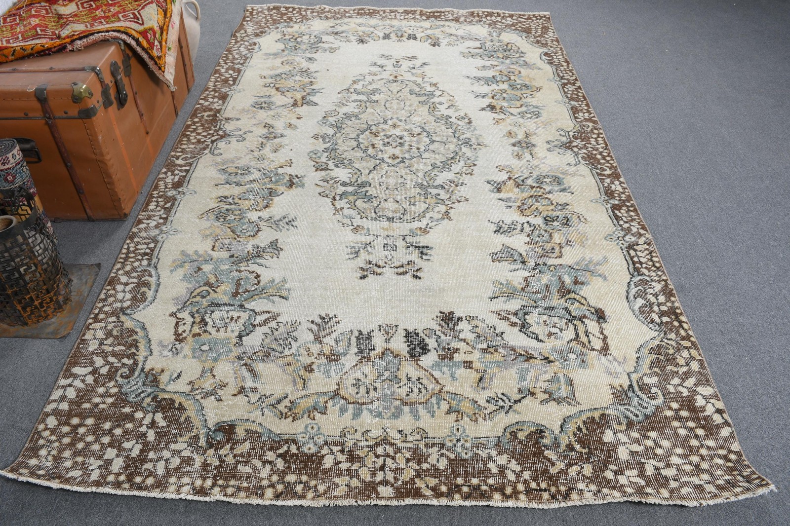 Turkish Rug 5,5×9,2 ft (169×280 cm), Brown Floral Vintage Rug