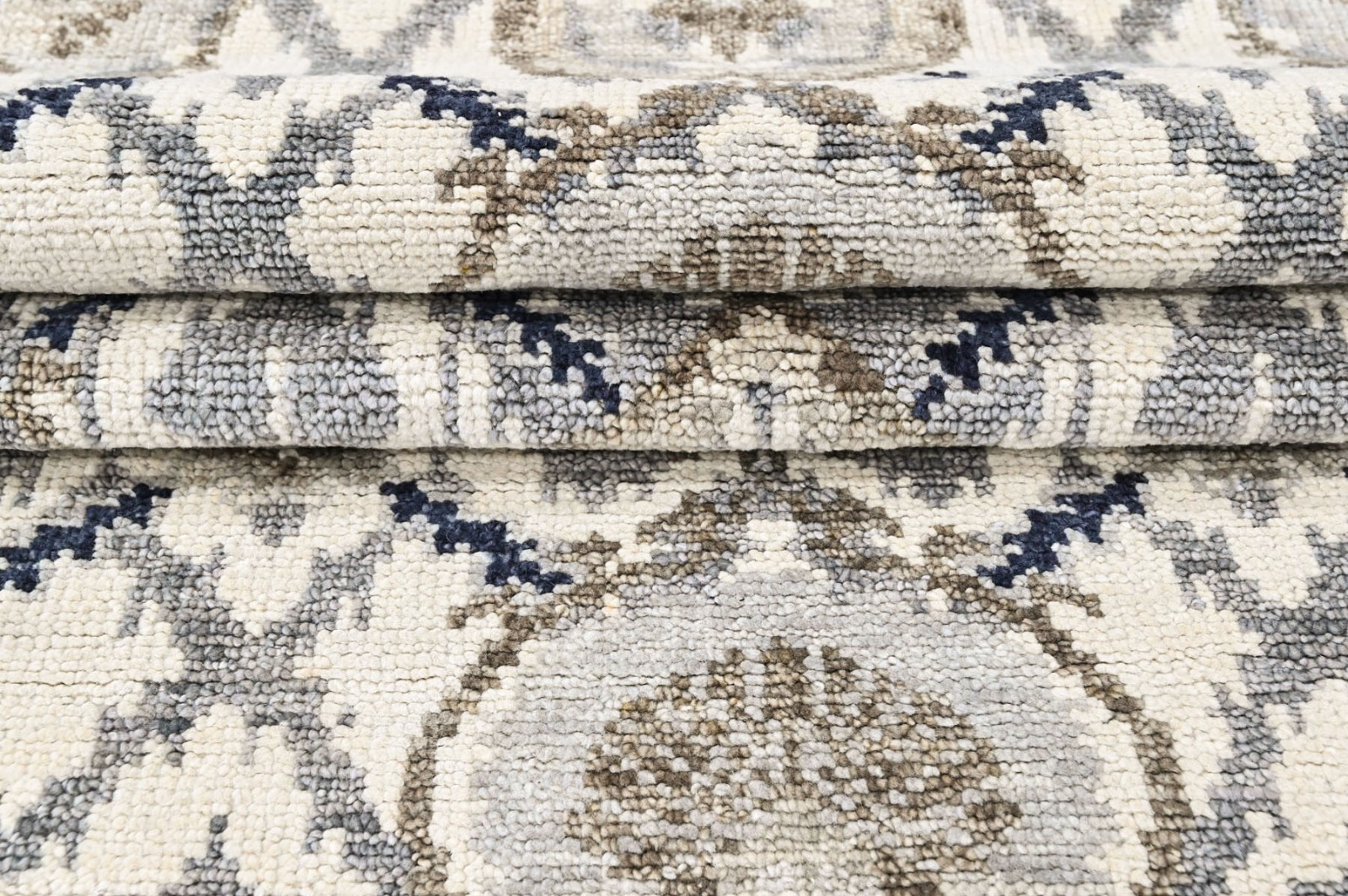 3’6”x5’7” Hand Knotted Wool Ivory Oushak Transitional Rug