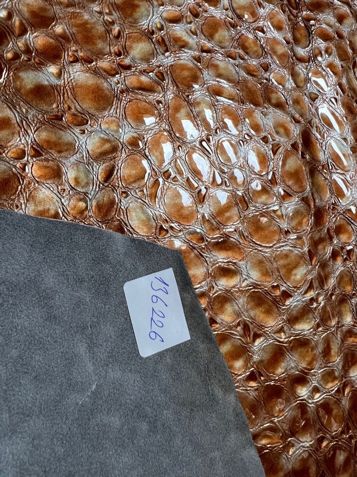 100% CALFSKIN LEATHER Garment 136226 PRINTED