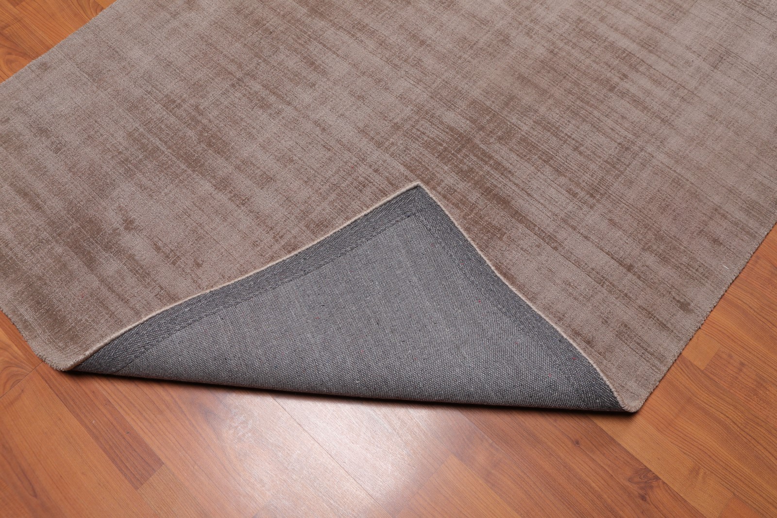 4’7″ x 6’7″ Handmade Loop & cut textured Pile Bamboo silk Area rug Modern Suede
