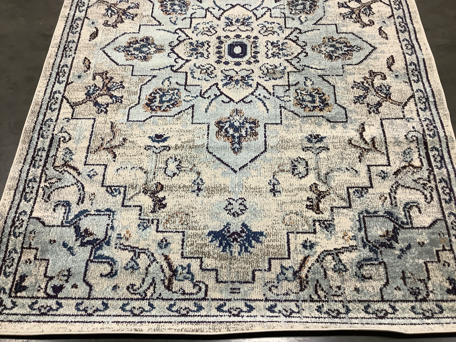 IVORY / LT BLUE 5′-3″ x 7′-6″ Back Stain Rug, Reduced Price 1172685807 MAD473D-5