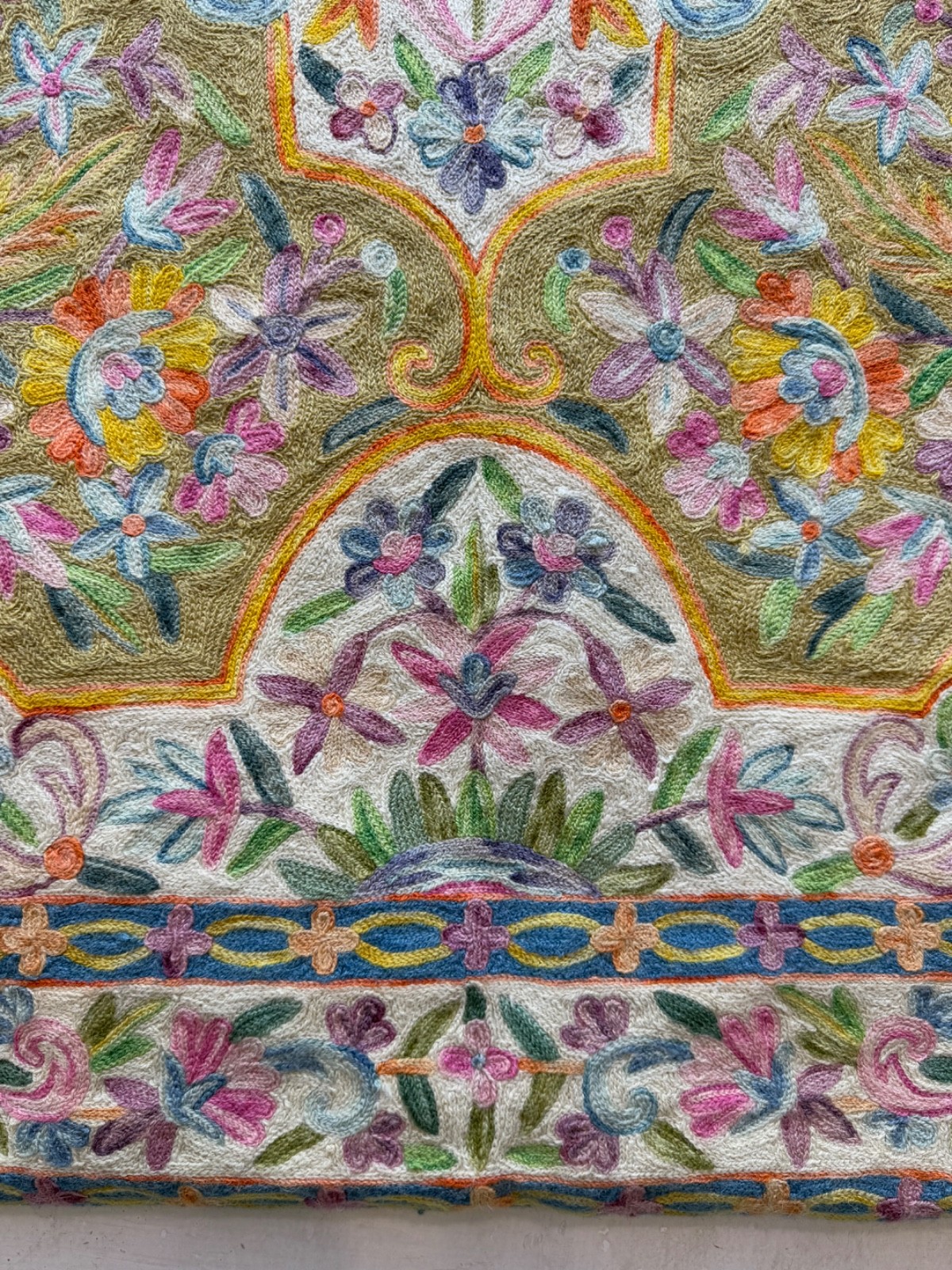 Vintage Fabulous Hand Wool Embroidered Kashmiri Chain Stitch Rug 171×117 Cm