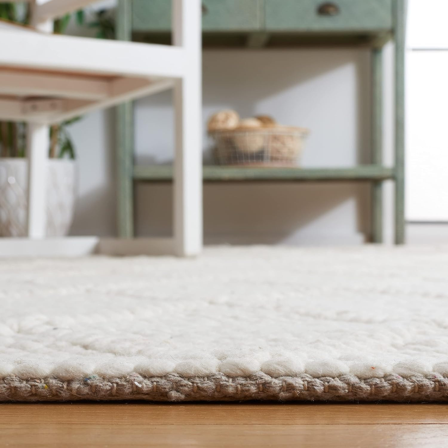 SAFAVIEH Area Rug 8X10 – Natura Collection – Large – Ivory & Ivory, Handmade Woo