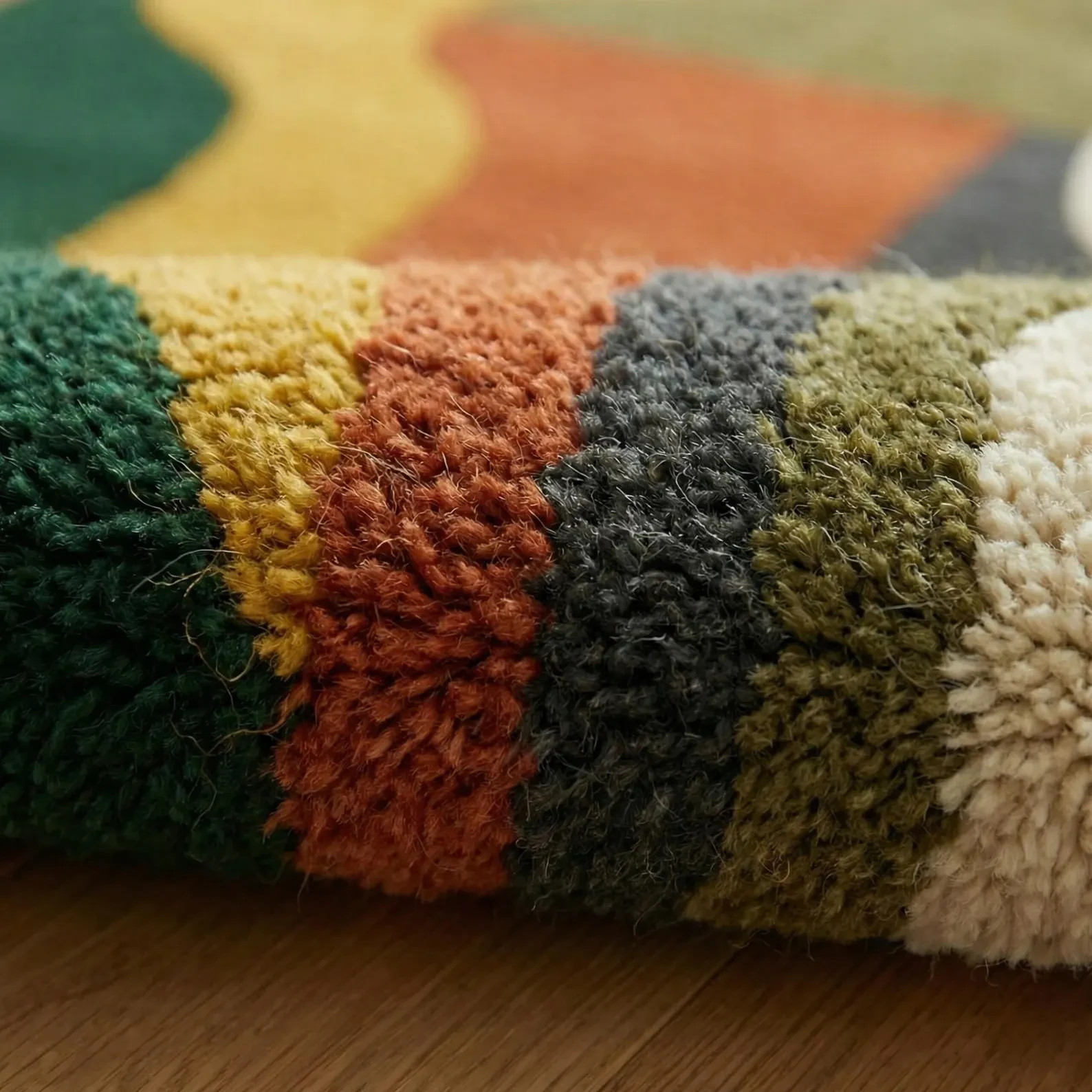Modern Multicolor Wavy Area Rug – Handmade Tufted Carpet | Custom Size Living