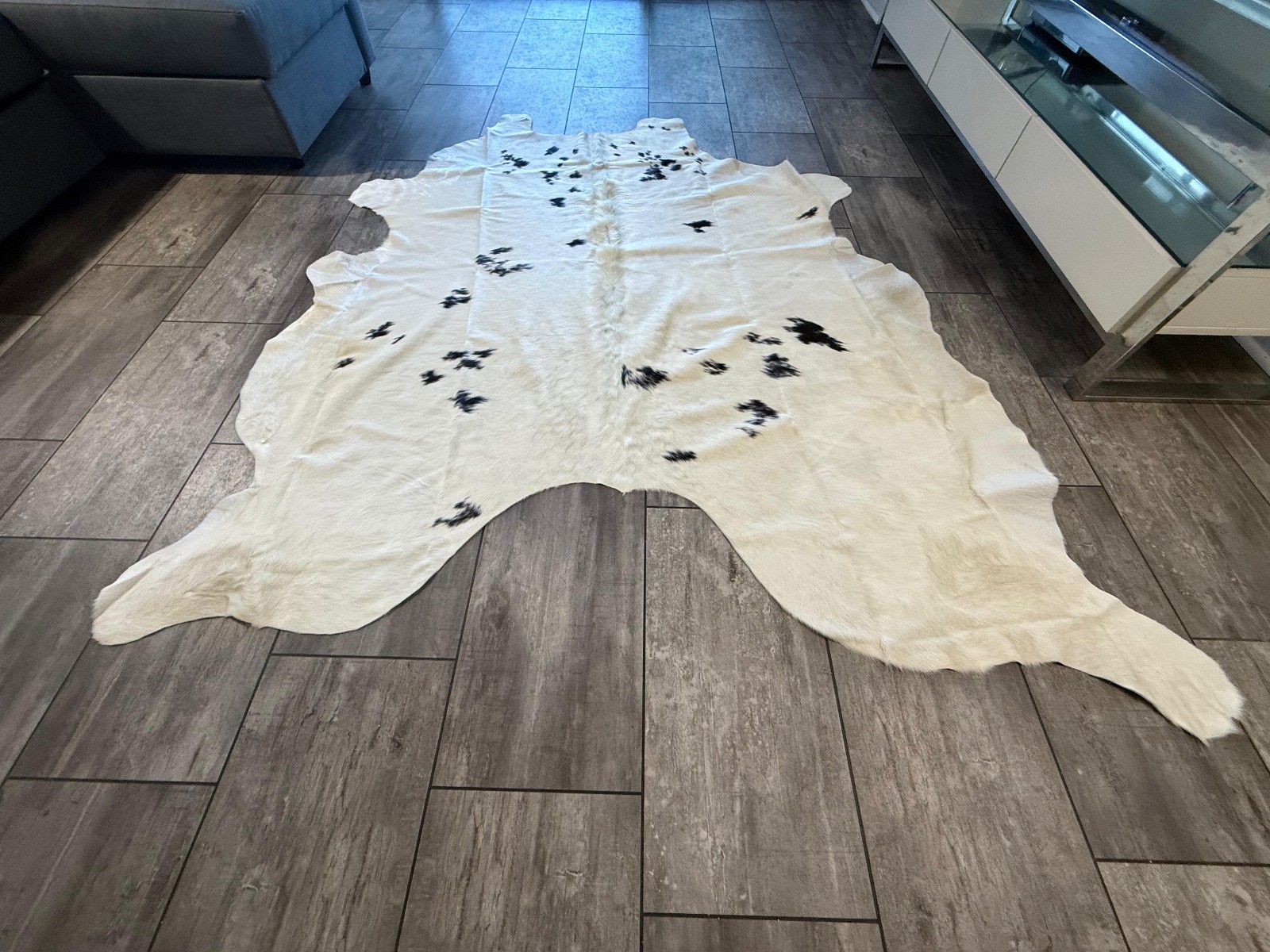 Cowhide Rug Cream White & Black Speckled 79″x75″ (6.6×6.3 ft) | Premium B10