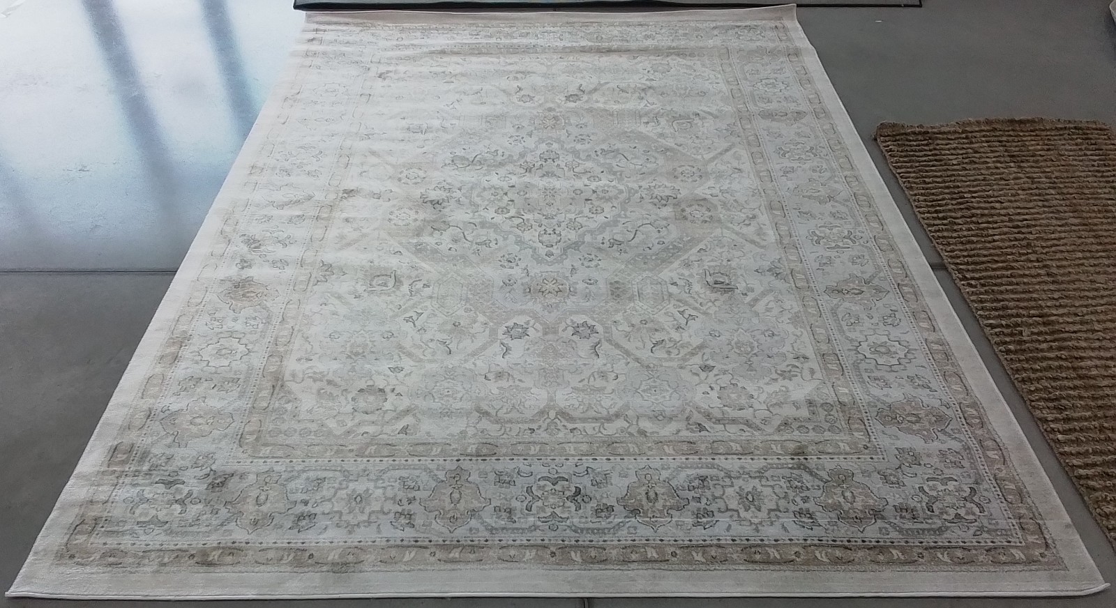 CREAM / BEIGE 6′-7″ x 9′-0″ Back Stain Rug, Reduced Price 1172784597 ISA916B-7