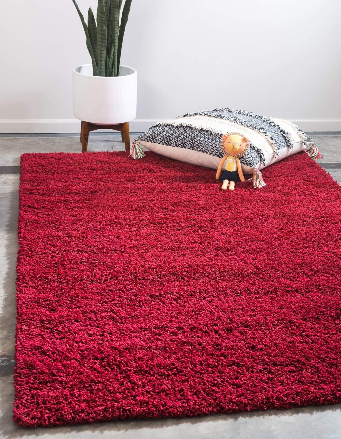 Solid Shag Collection Area Rug (3′ 3″ x 5′ 3″ Rectangle, Cherry Red)