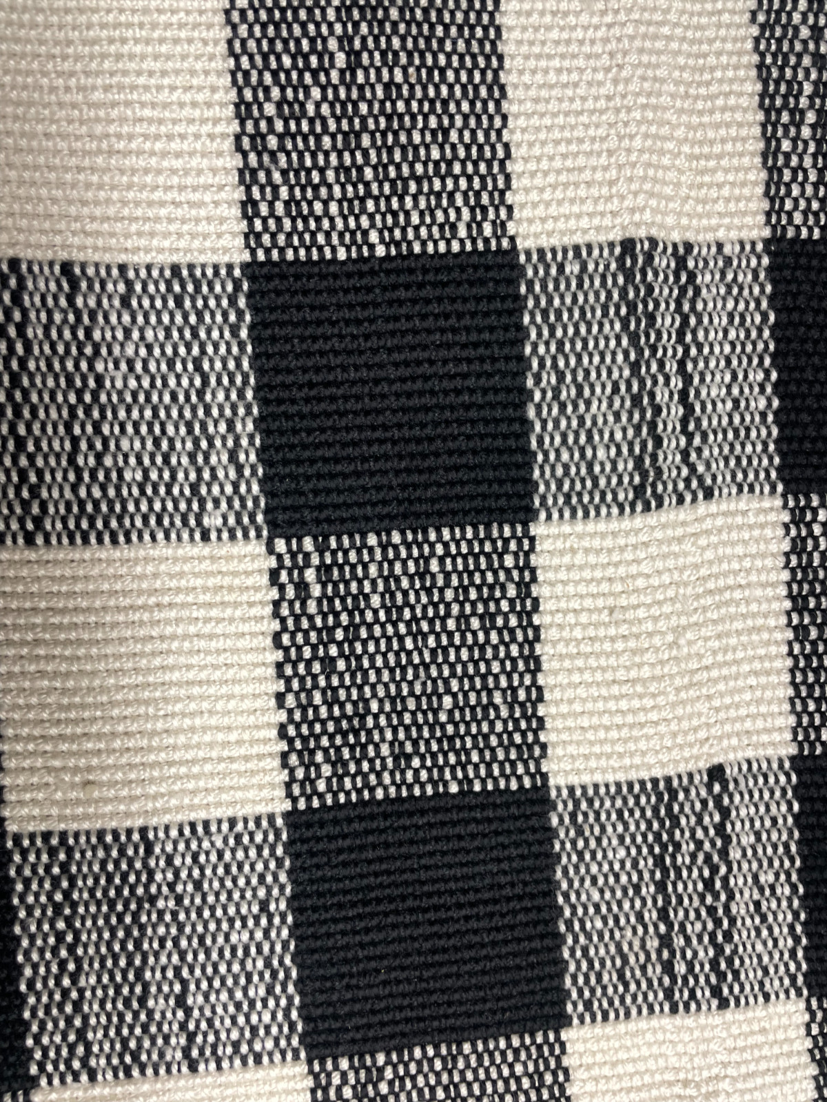 Mainstays Approx 24×36 Black & White Outdoor Layering Rug Chindi Woven PET Plaid