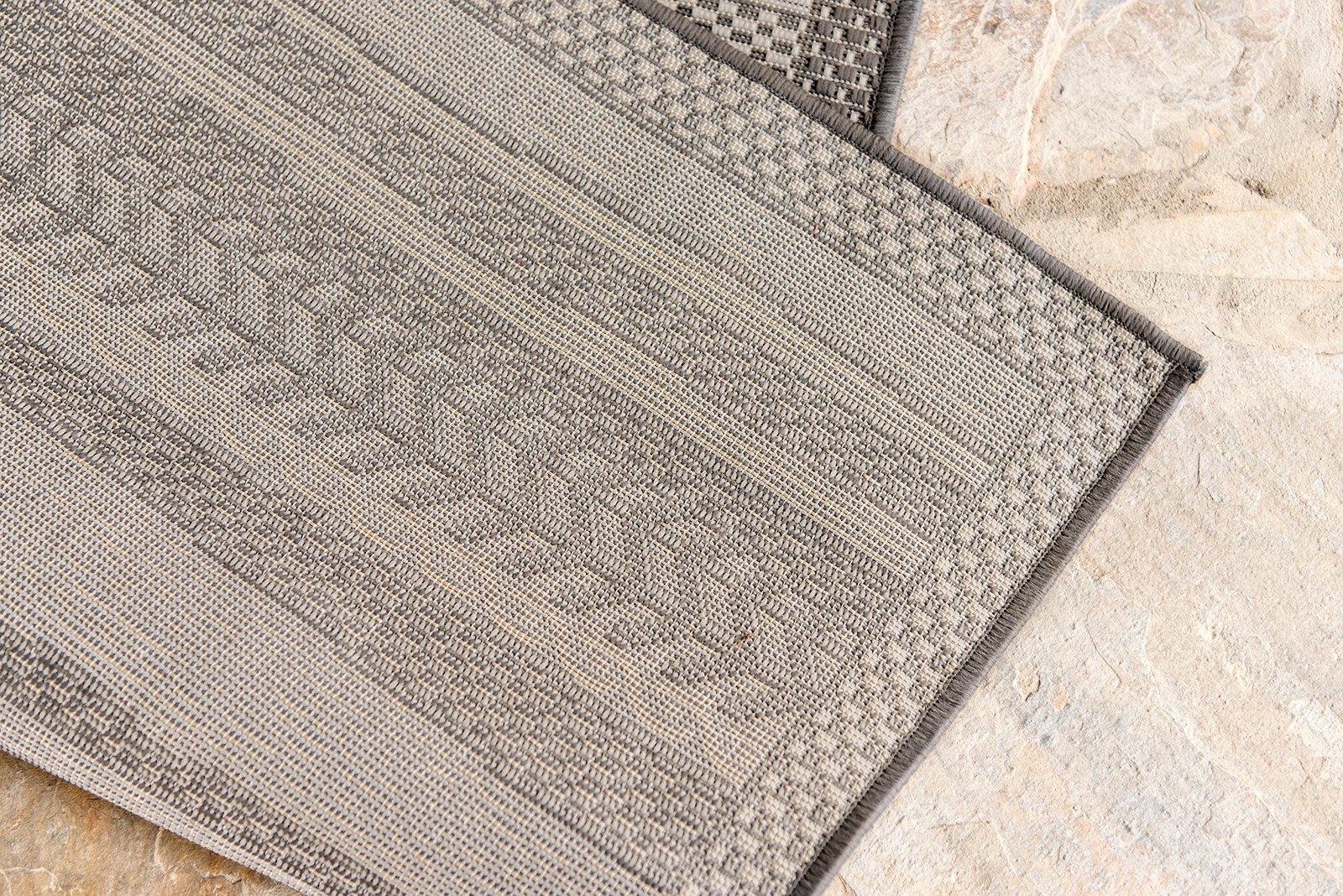 Outdoor Border Collection Area Rug – Lines (2′ 2″ x 3′ 1″ Rectangle, Gray/ Si…