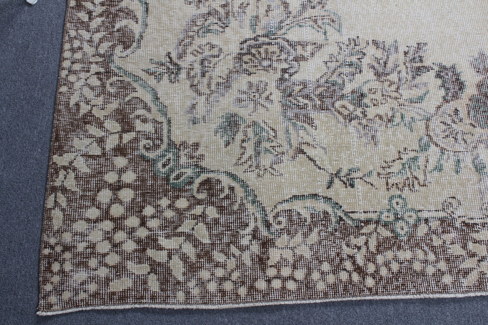 Vintage Turkish Large Rug 6,2×9,9 ft, Brown White Oriental Rug