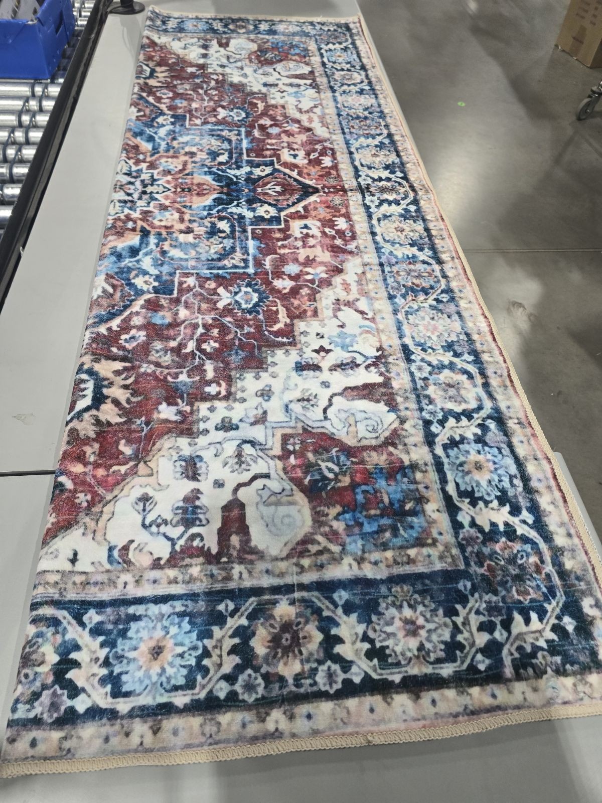 KATHY IRELAND HOME KATHY IRELAND FLANNEL AREA RUG 4FT X 6FT – BLUE/WHITE/RED