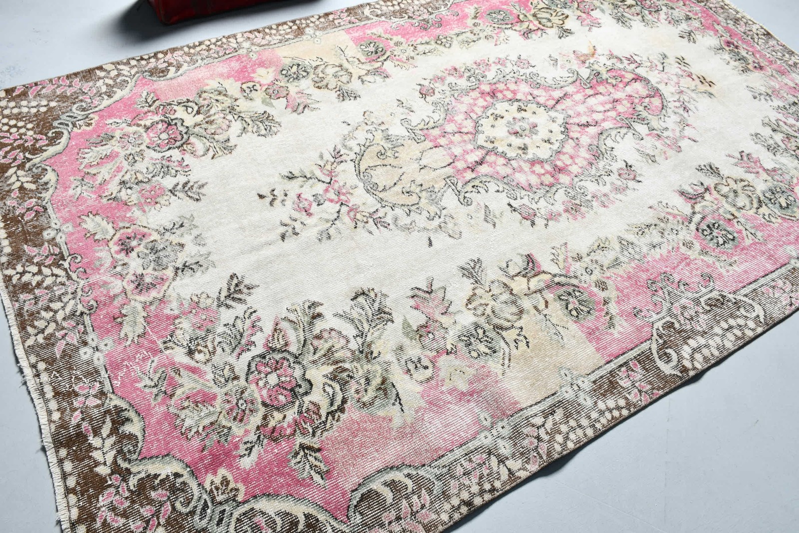 Vintage Large Rug 5,6×9,1 ft, Pink Oriental Turkish Wool Rug