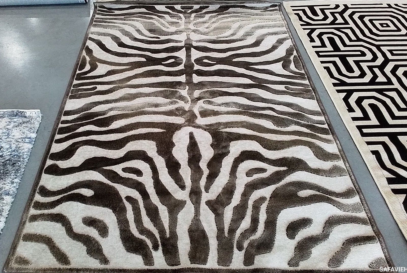 CREME / BROWN 5′-3″ x 7′-6″ Flaw in Rug, Reduced Price 1172781705 PAR83-304-5