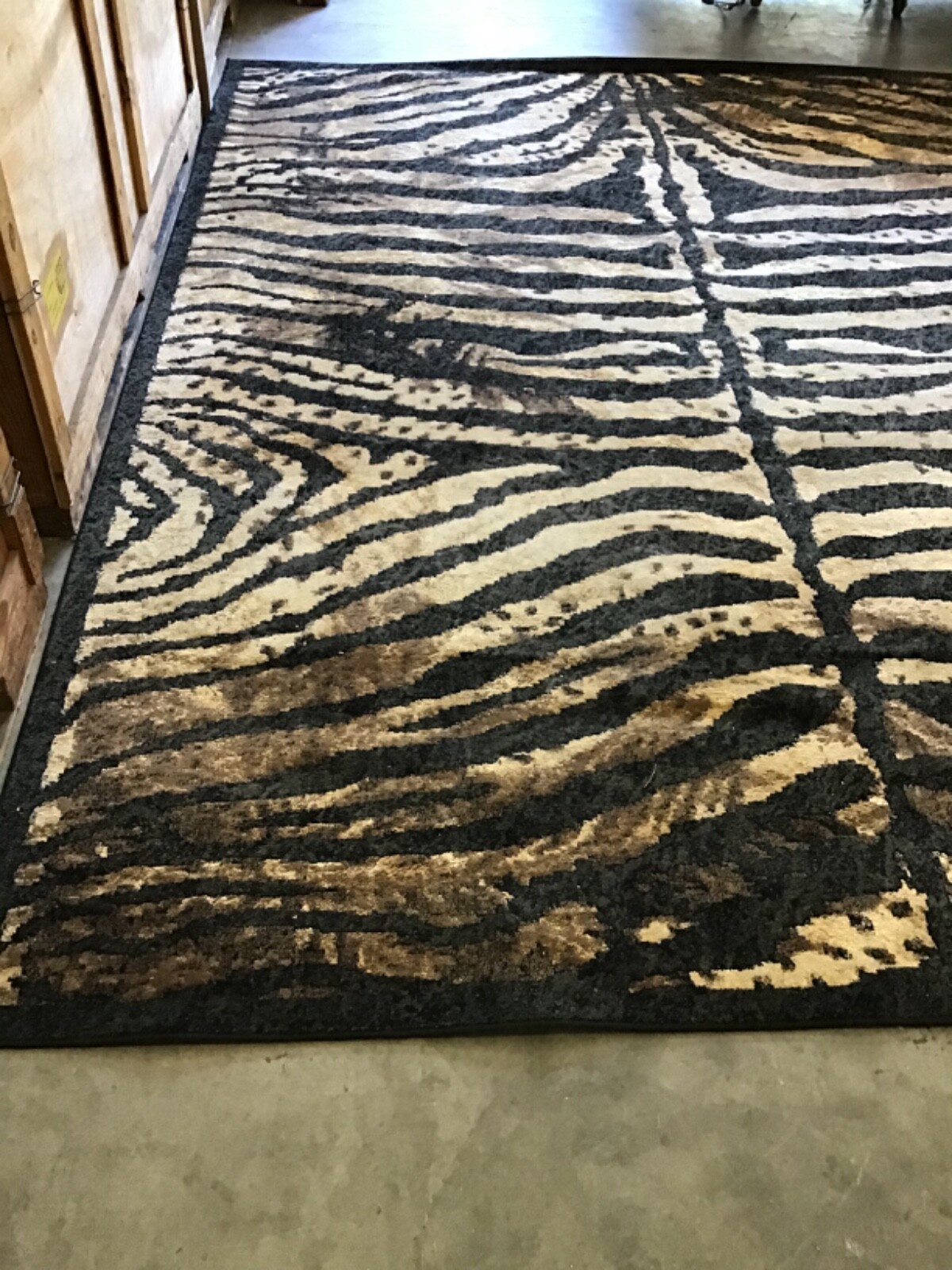 Mystique Contemporary Zebra Stripes Woven Rug 12.8FT x 9.8FT Needs Cleaning