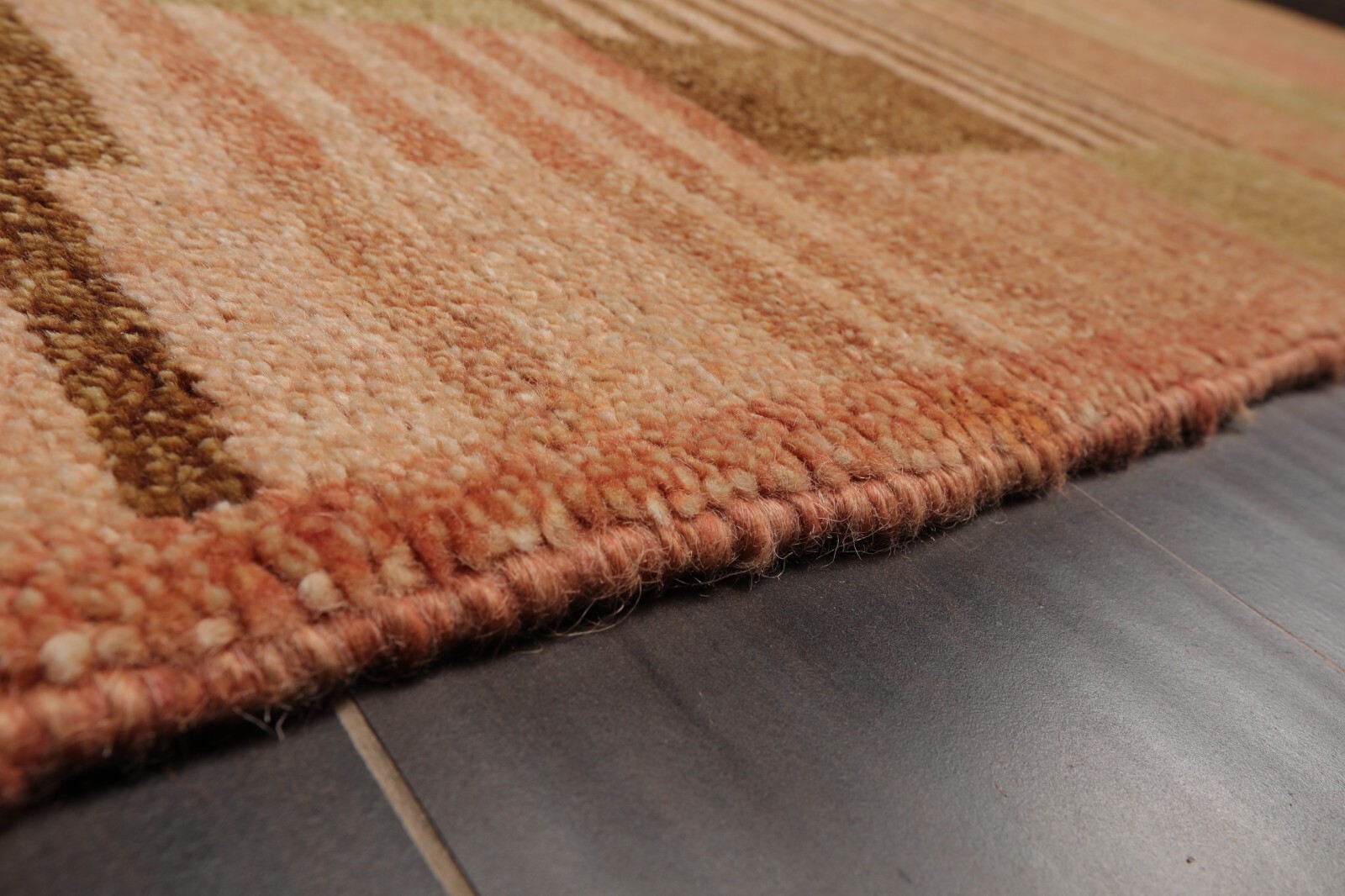 Michaelian & Kohlberg Hand Knotted 100% Wool Tibetan Area Rug Rose 4’1″ x 6’2″