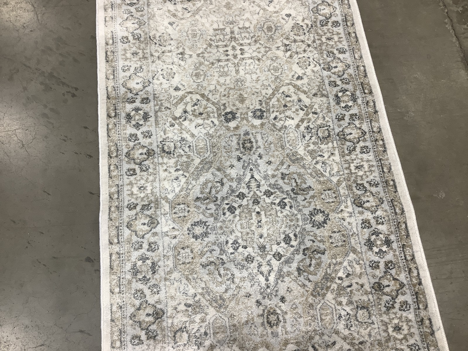 CREAM / BEIGE 2′-2″ x 9′-0″ Back Stain Rug, Reduced Price 1172685133 ISA916B-29