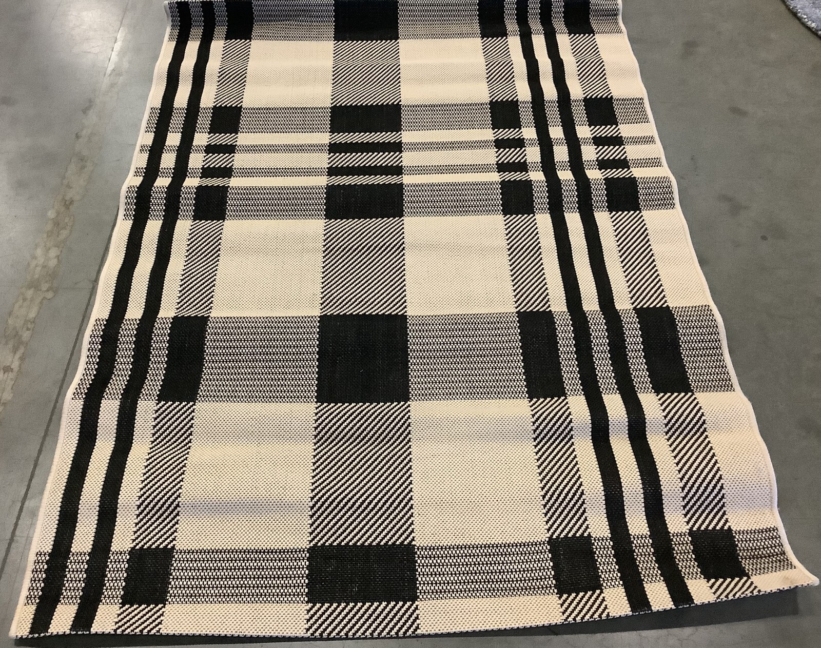 BLACK / BONE 4′-0″ x 5′-7″ Flaw in Rug, Reduced Price 1172676028 CY6201-216-4