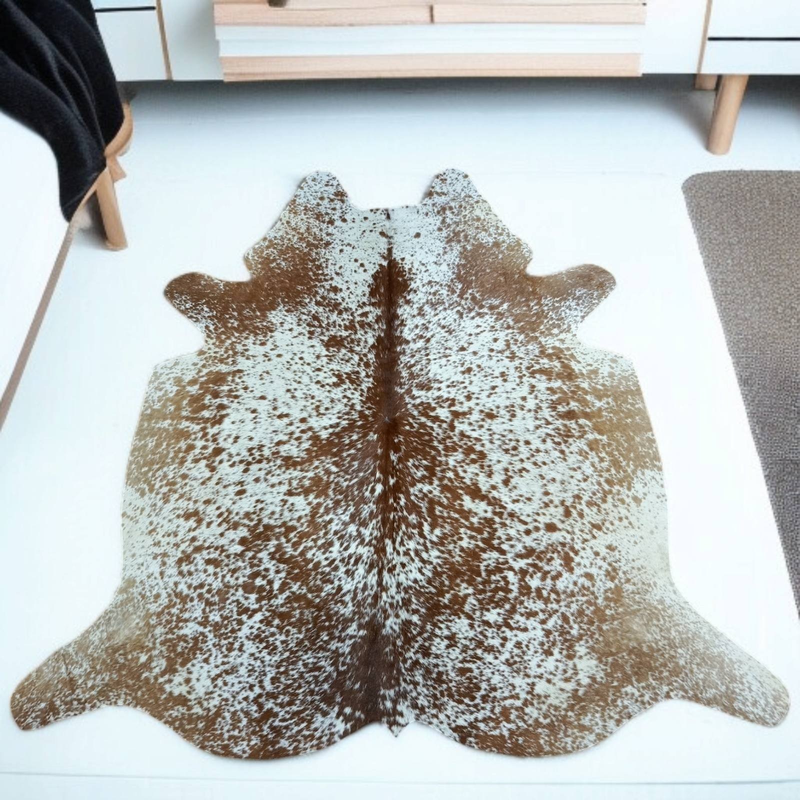 Genuine Cowhide Rug – Brown & White | Natural Leather Skin 5 x 6 ft
