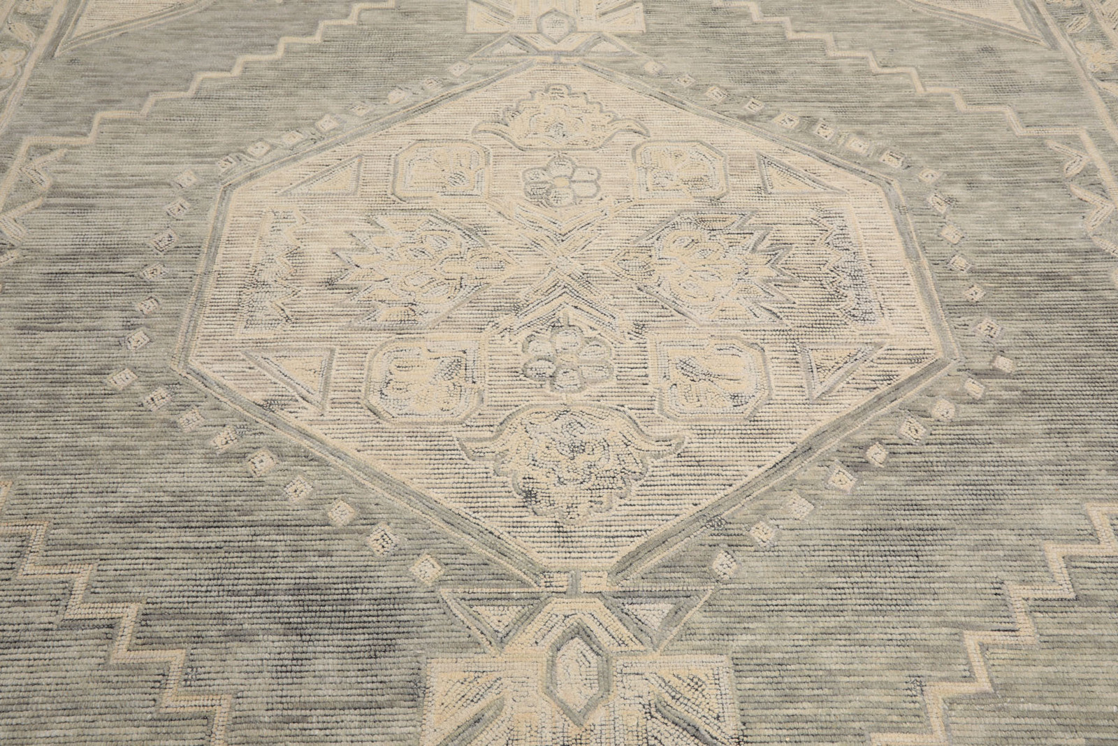Multi Size Celadon Hand Tufted Traditional Medallion Wool Area Rug
