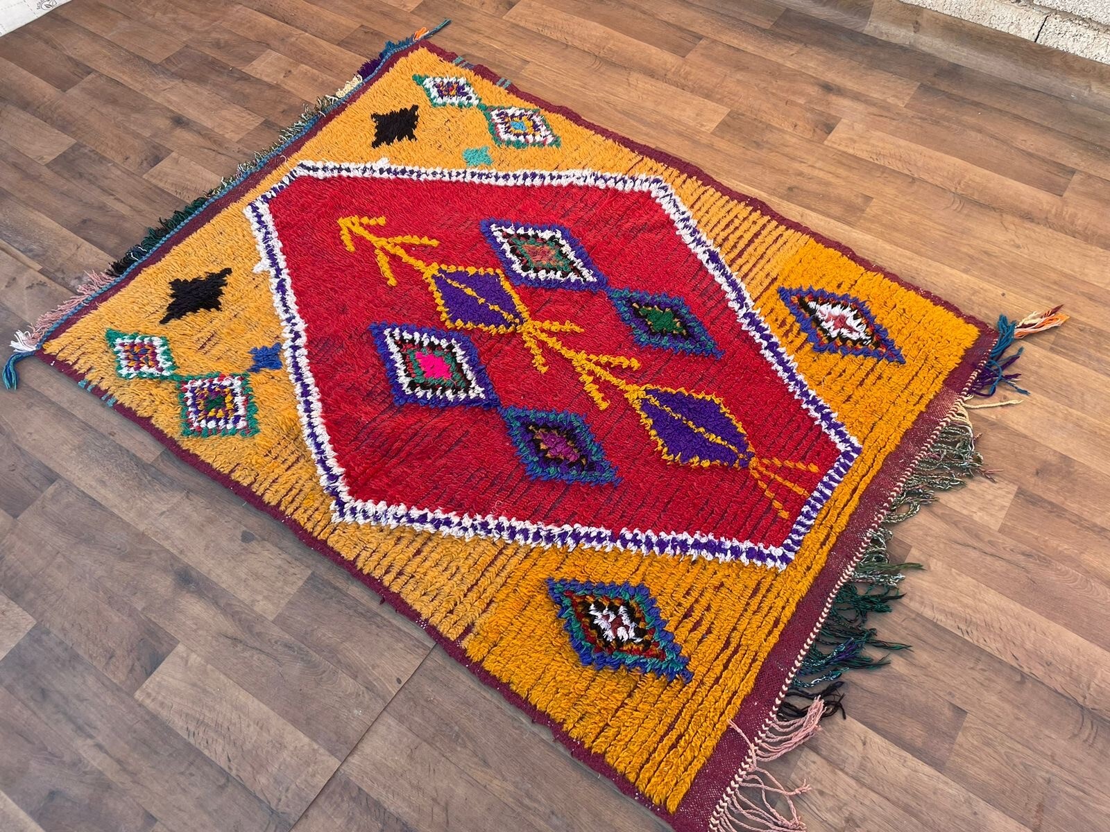 5,7X4FT ,Magnifiques tapis Azilal en jaune et rouge, tapis Azilal jaune, tapis