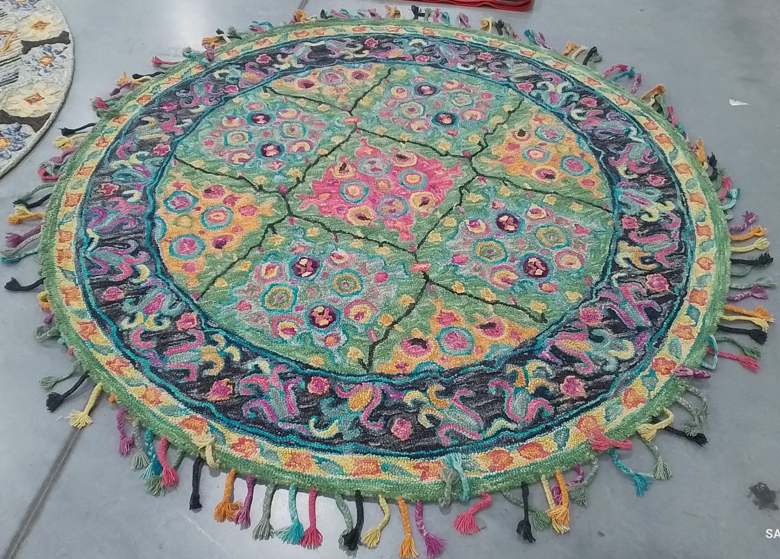 LIT GREEN / BLACK 7′-0″ x 7′-0″ Flaw in Rug, Reduced Price 1172782146 APN114Y-7R