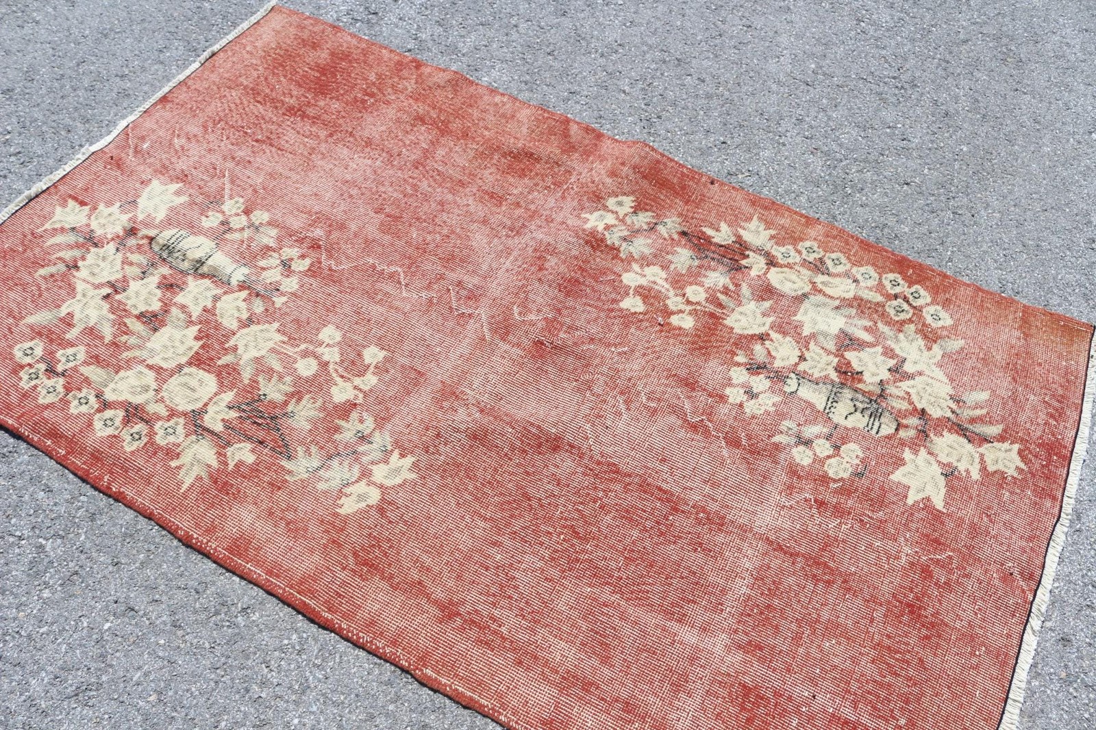 Vintage Turkish Area Rug 3,9×6,3 ft (118×193 cm), Red Animal Print Rug