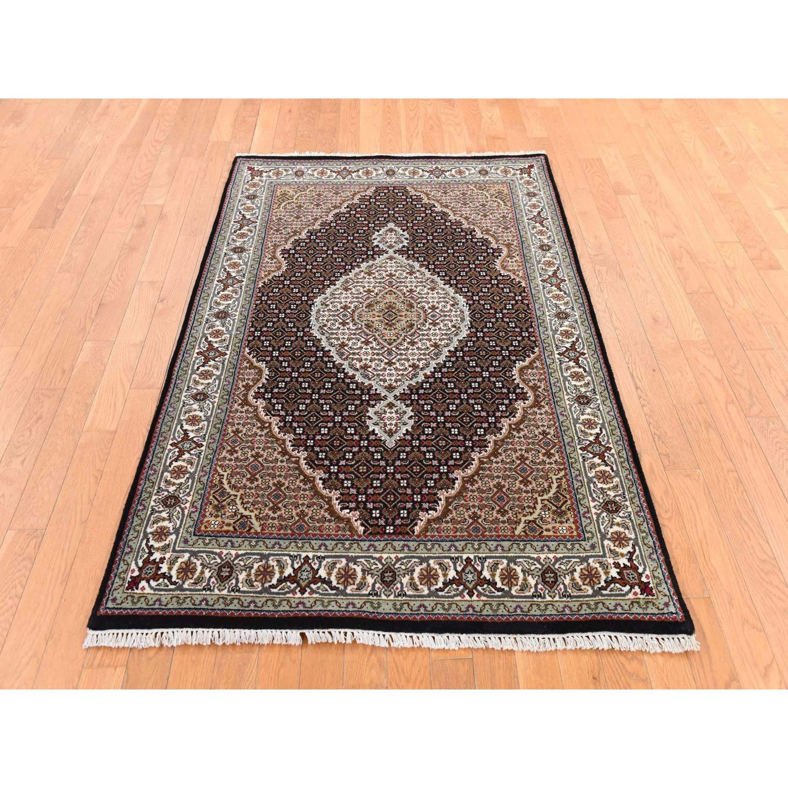 4’x6′ Black 250 KPSI Tebraz Mahi with Medallion Design Hand Knotted Wool Rug