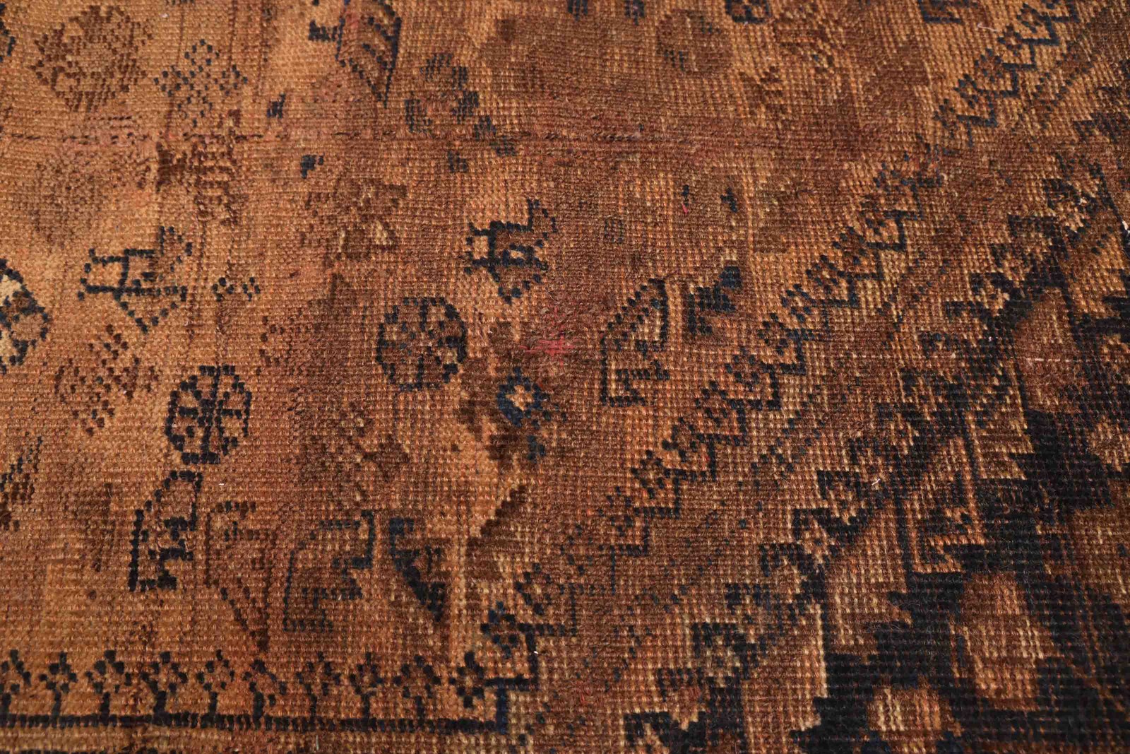 Vintage 6’8″ x 6’6″ Traditional Hand Knotted Vegetable Dye Wool Area Rug